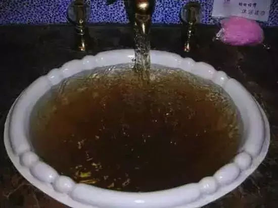 看看您家用的水管，是不銹鋼水管太貴，還是家人的健康不值得投資？